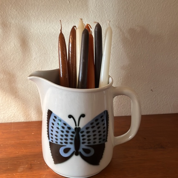 Beautiful blue and white butterfly pitcher/ vase, made in Finland - Picture 6 of 7